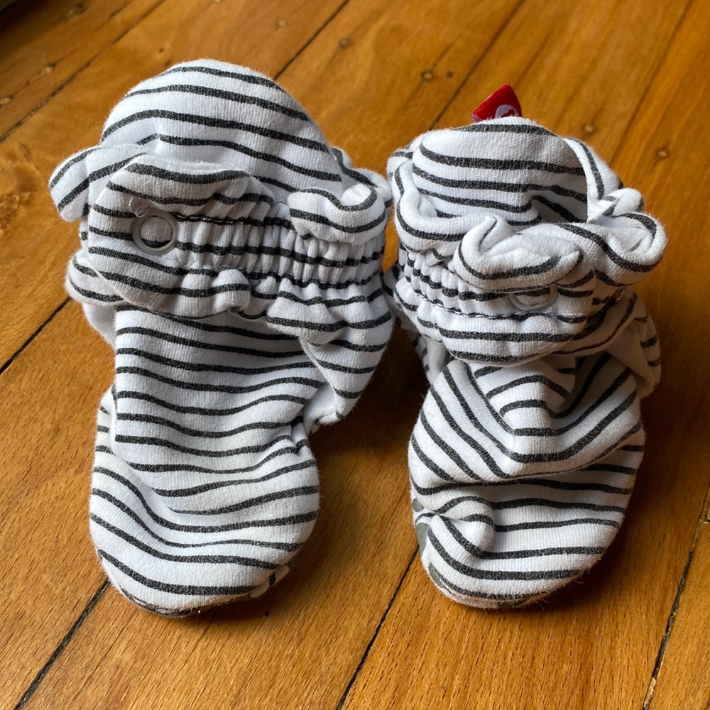 Zutano Organic Cotton Gripper Baby Bootie in Pencil Stripe 12 M